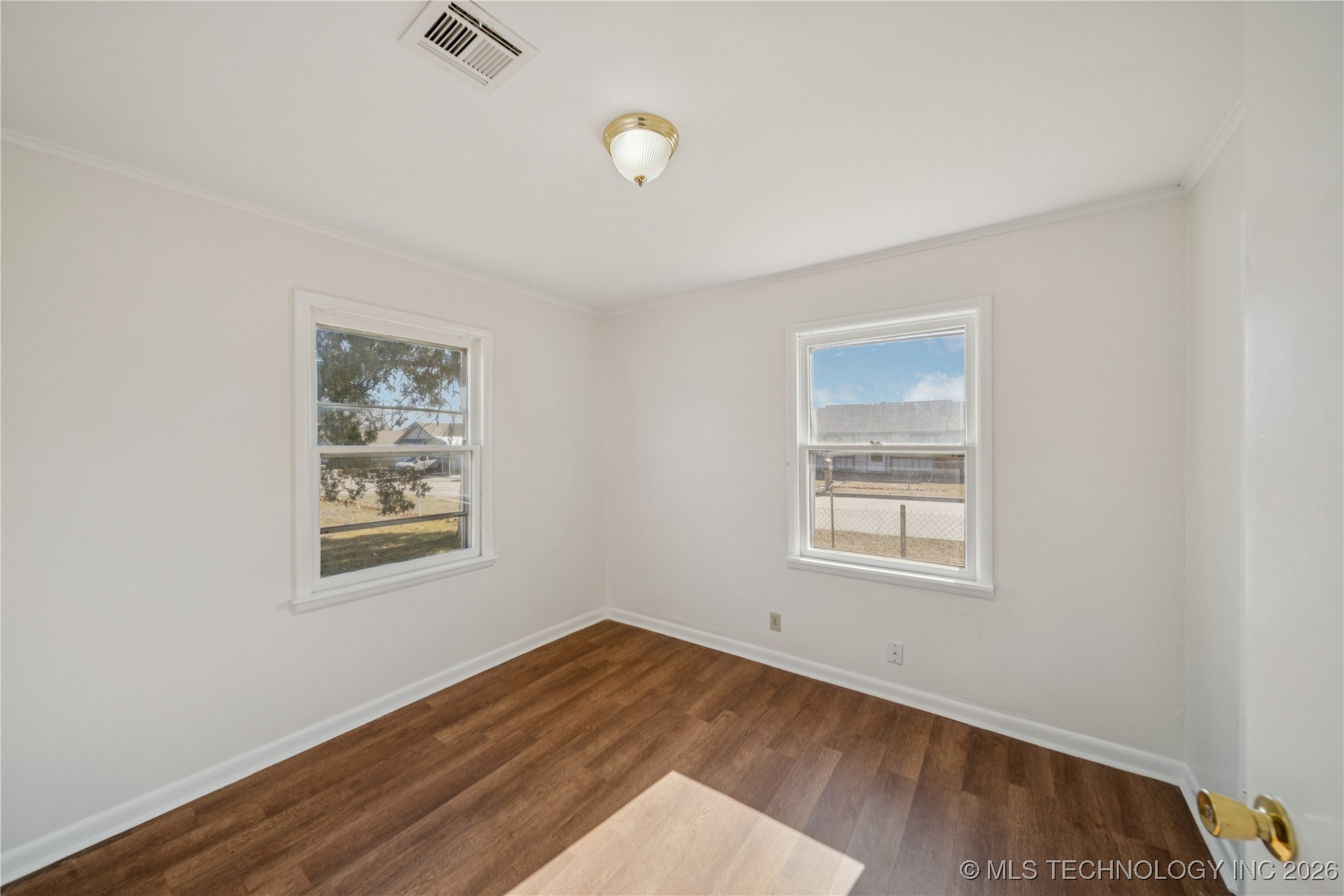 946 S Reavis Road