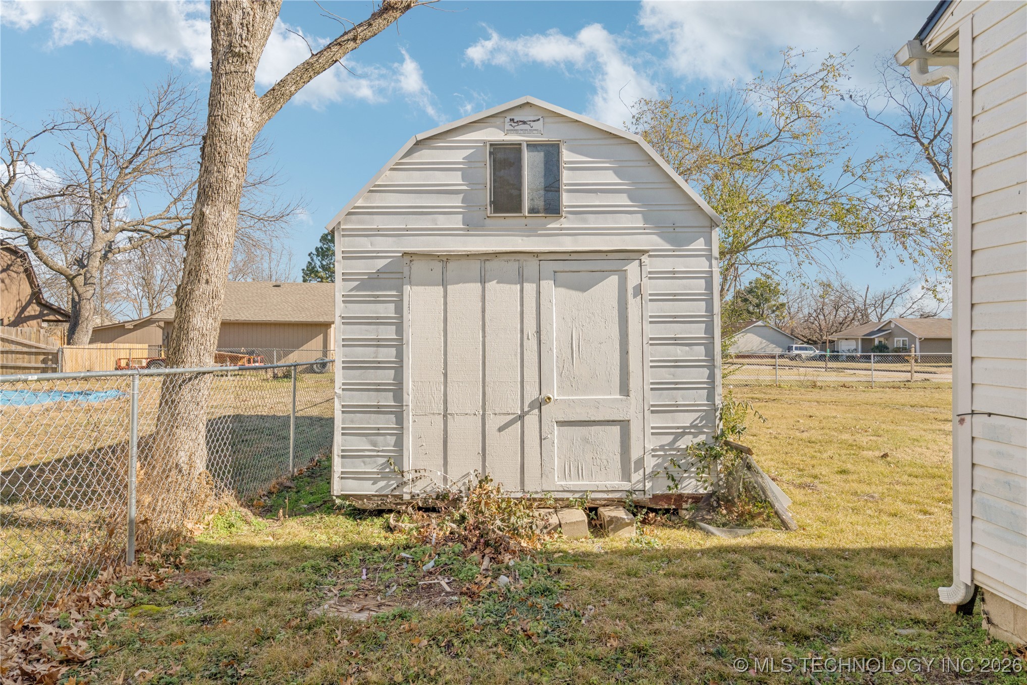 946 S Reavis Road
