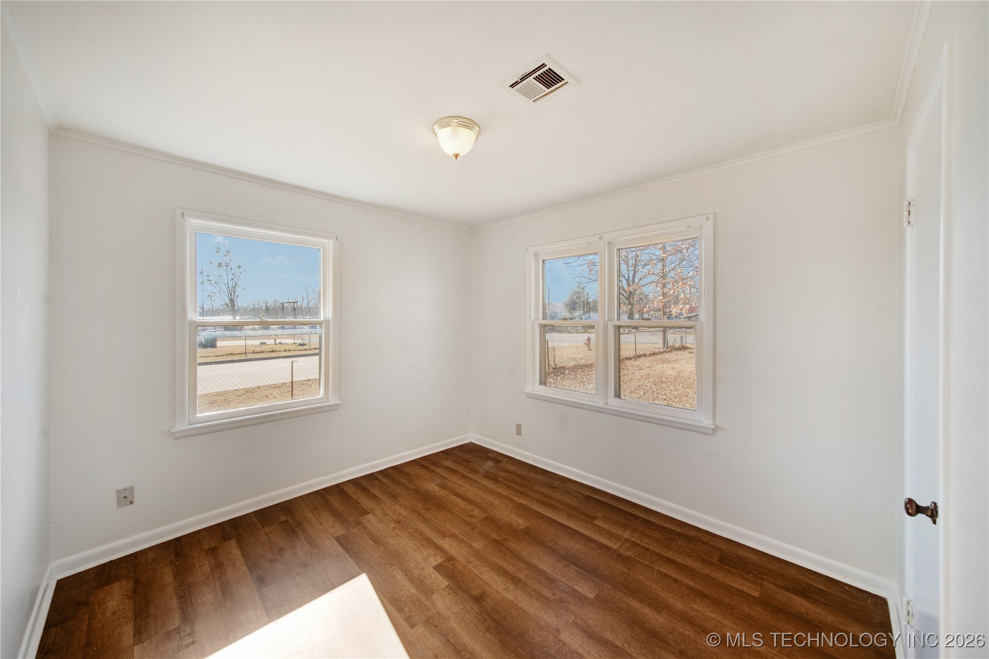 946 S Reavis Road