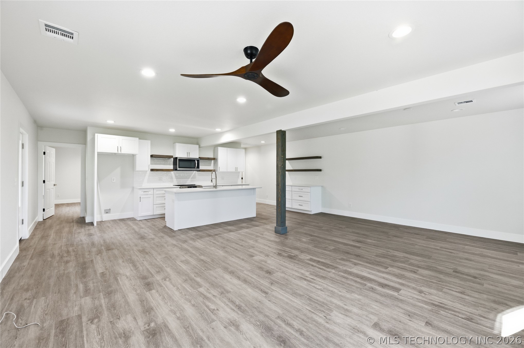 17752 E 450 Road