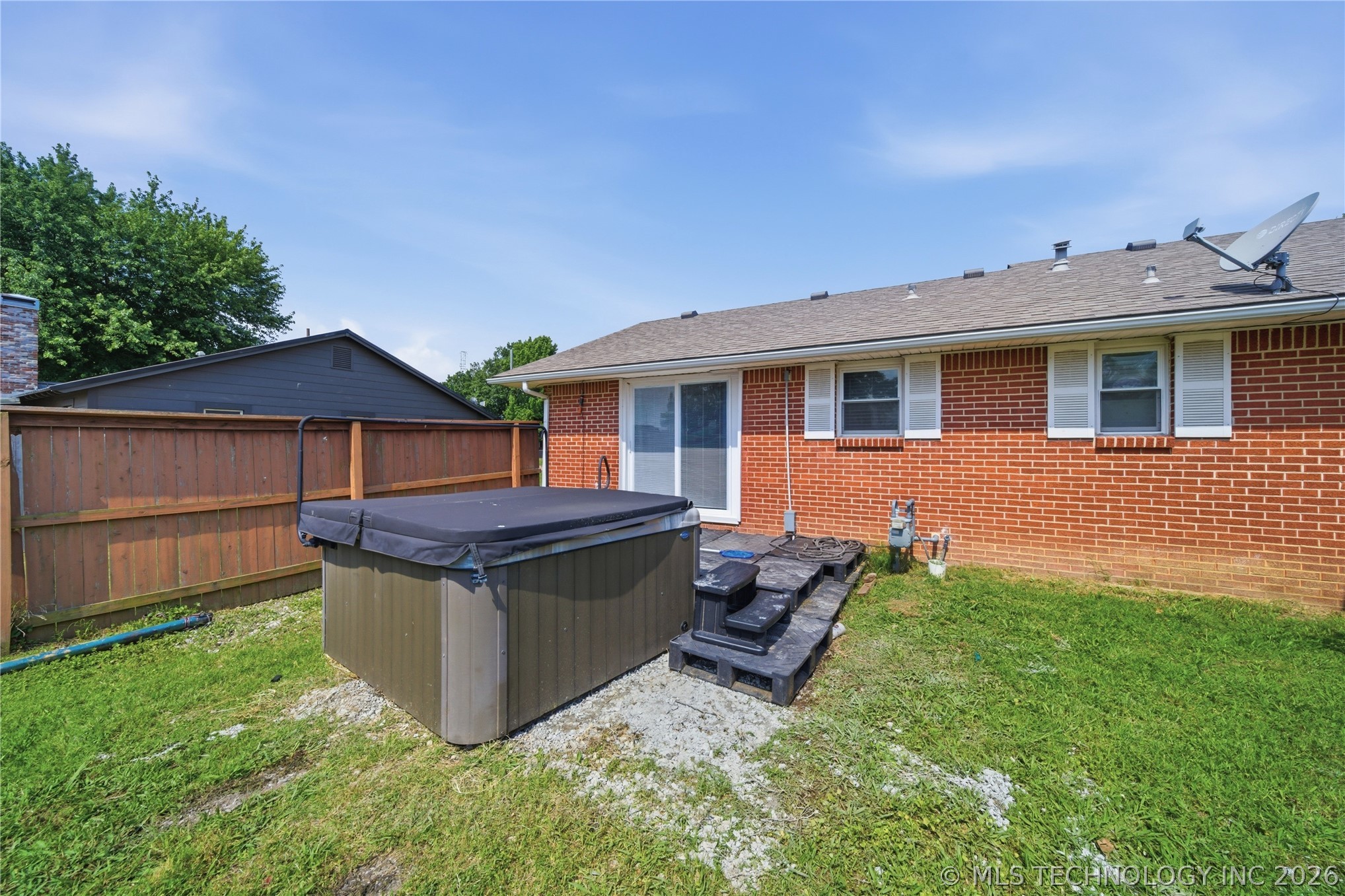 106 W Lewis Avenue