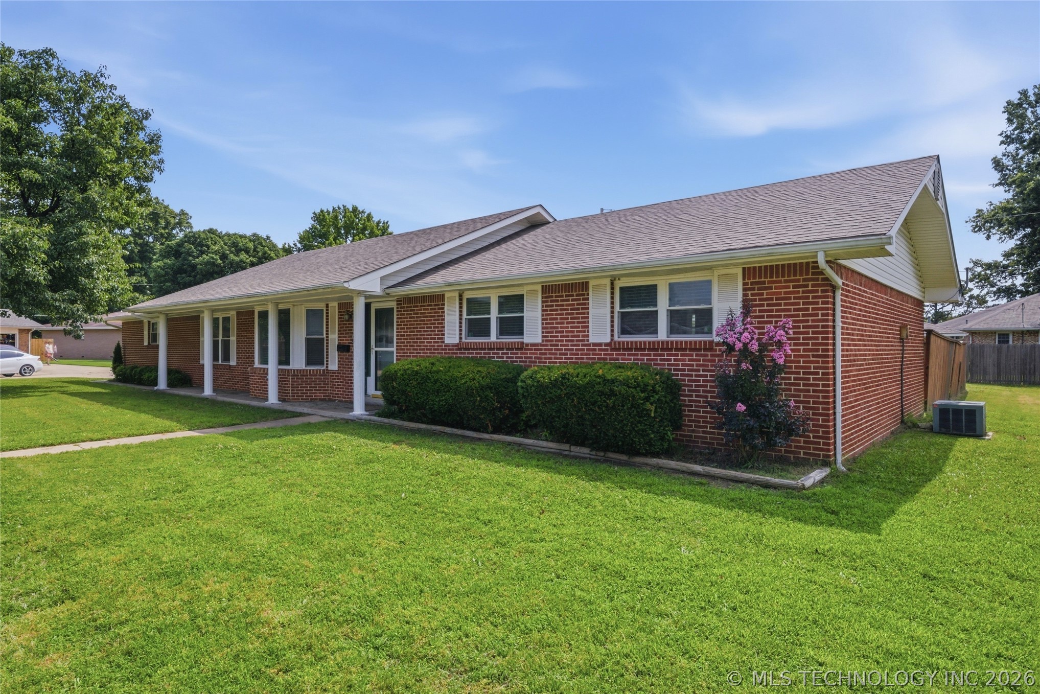 106 W Lewis Avenue