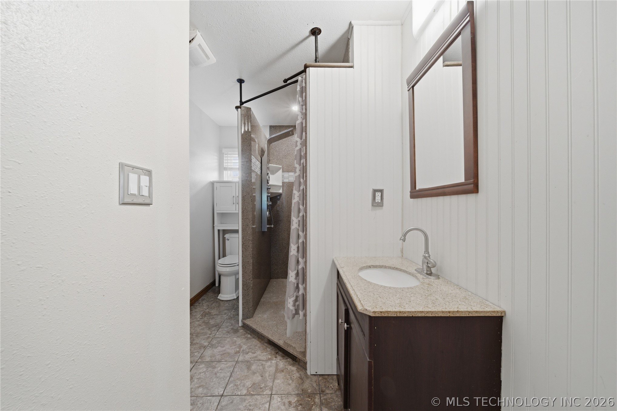 106 W Lewis Avenue