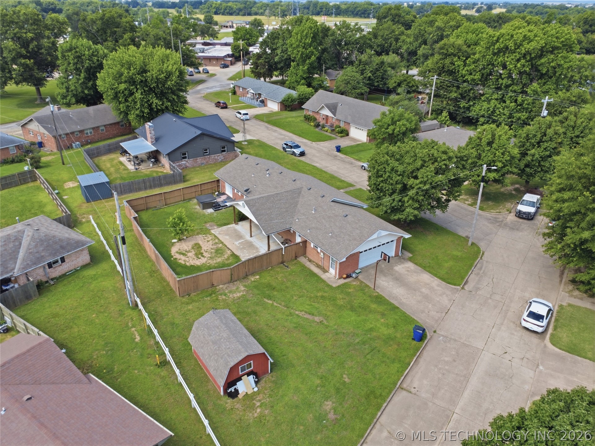 106 W Lewis Avenue