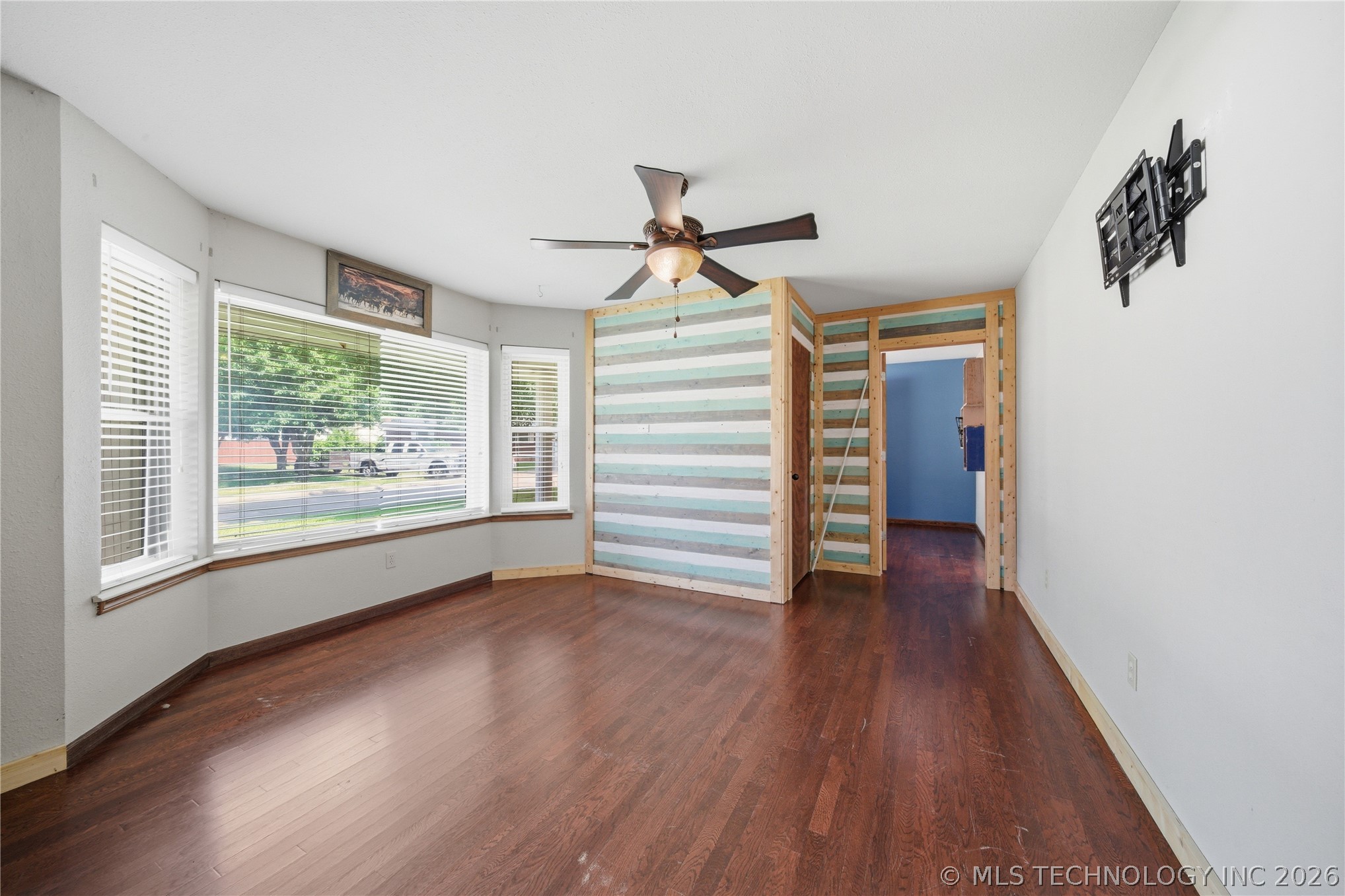 106 W Lewis Avenue