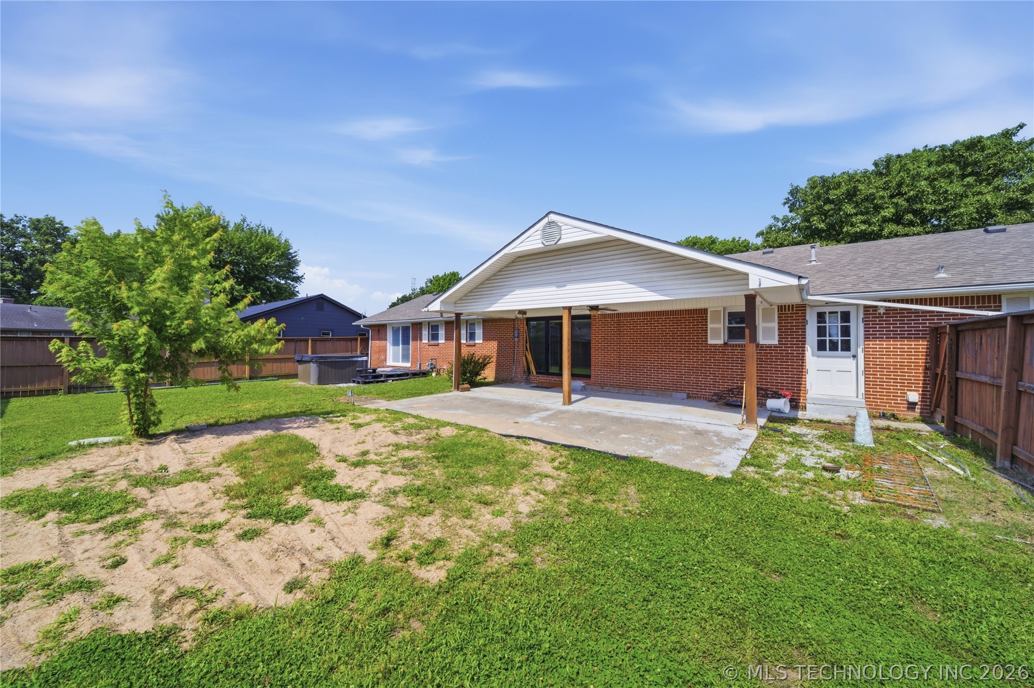 106 W Lewis Avenue