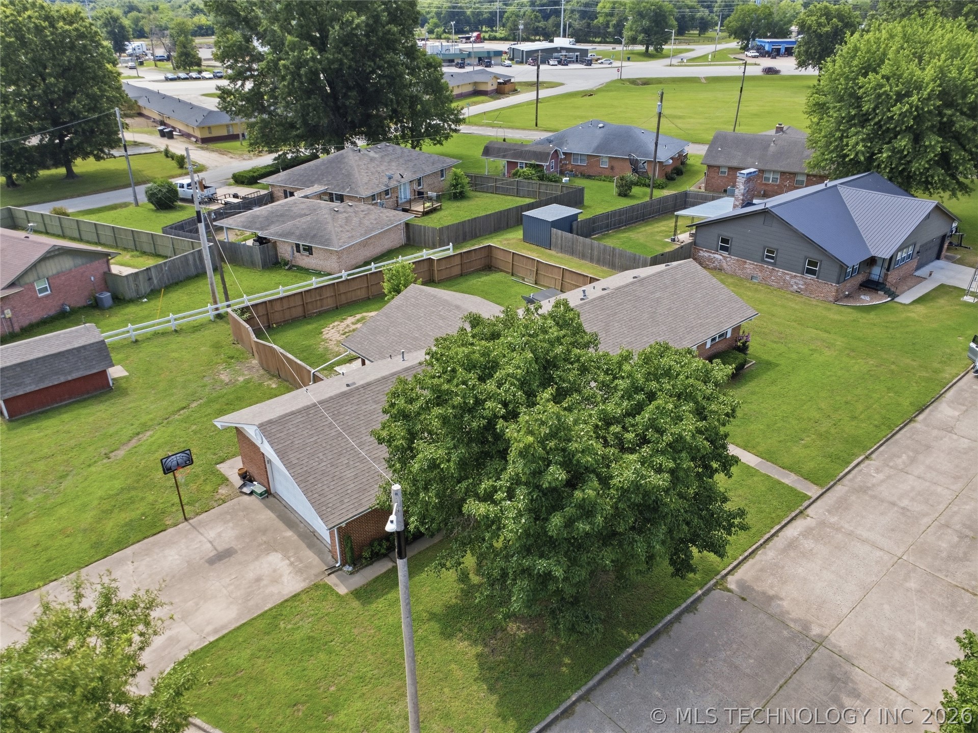 106 W Lewis Avenue