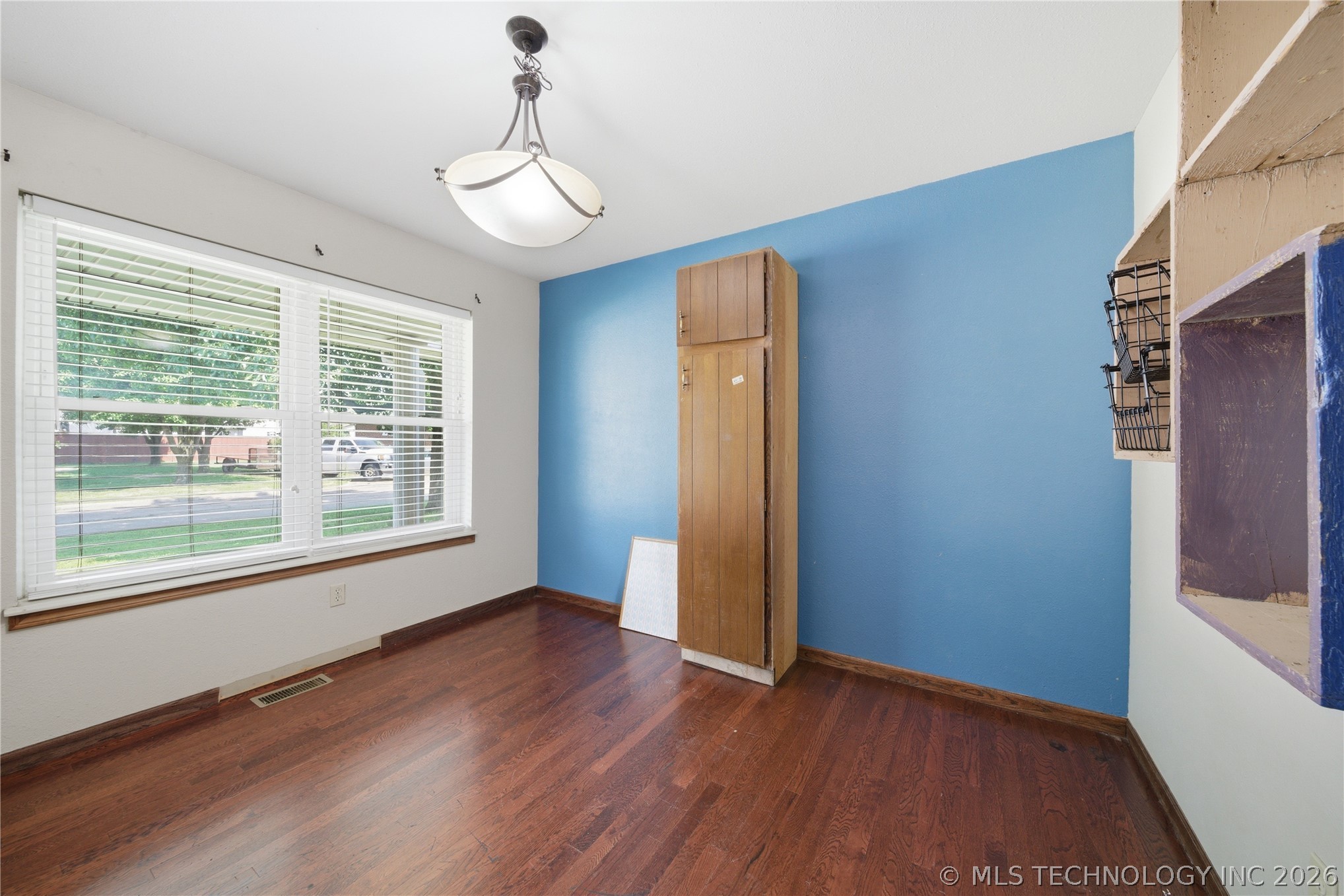 106 W Lewis Avenue