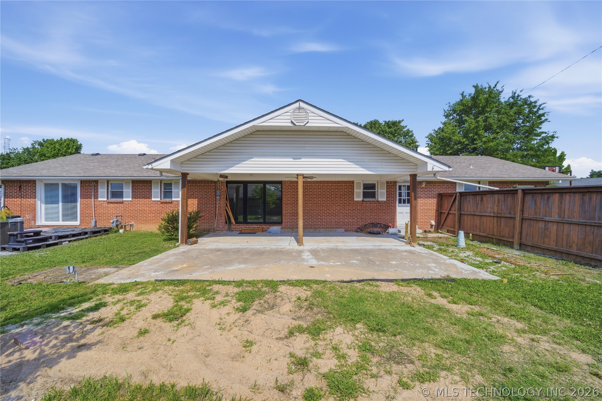 106 W Lewis Avenue