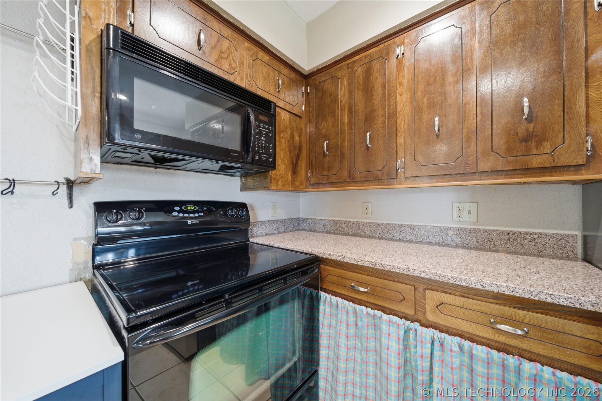 106 W Lewis Avenue