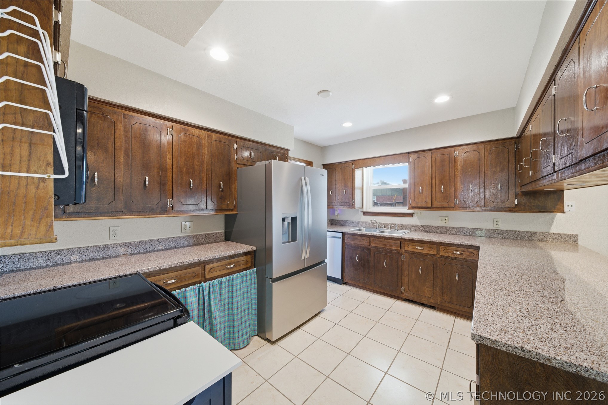 106 W Lewis Avenue