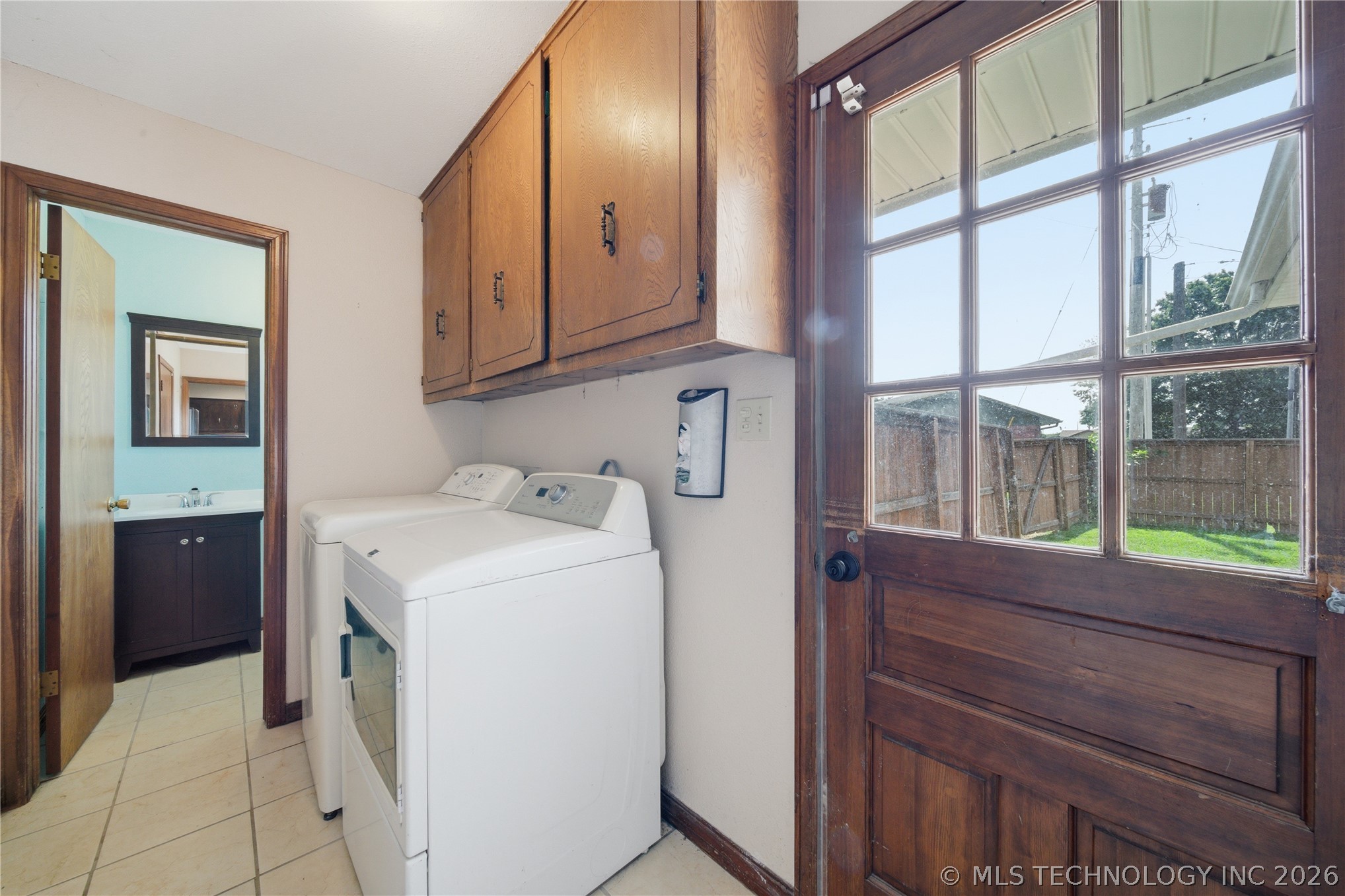 106 W Lewis Avenue