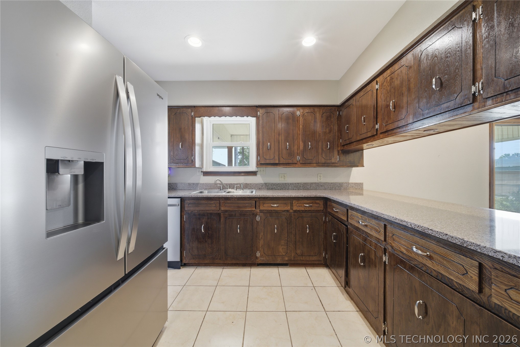 106 W Lewis Avenue