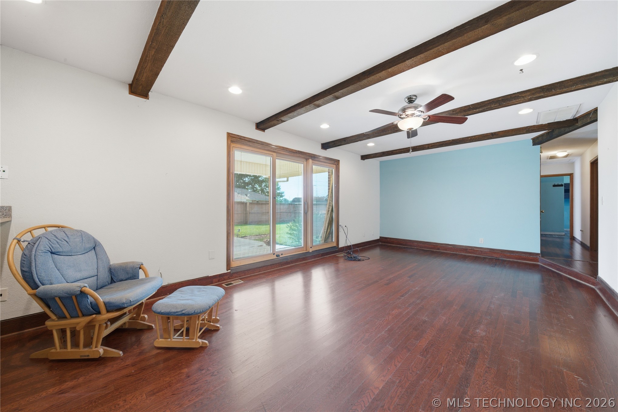 106 W Lewis Avenue
