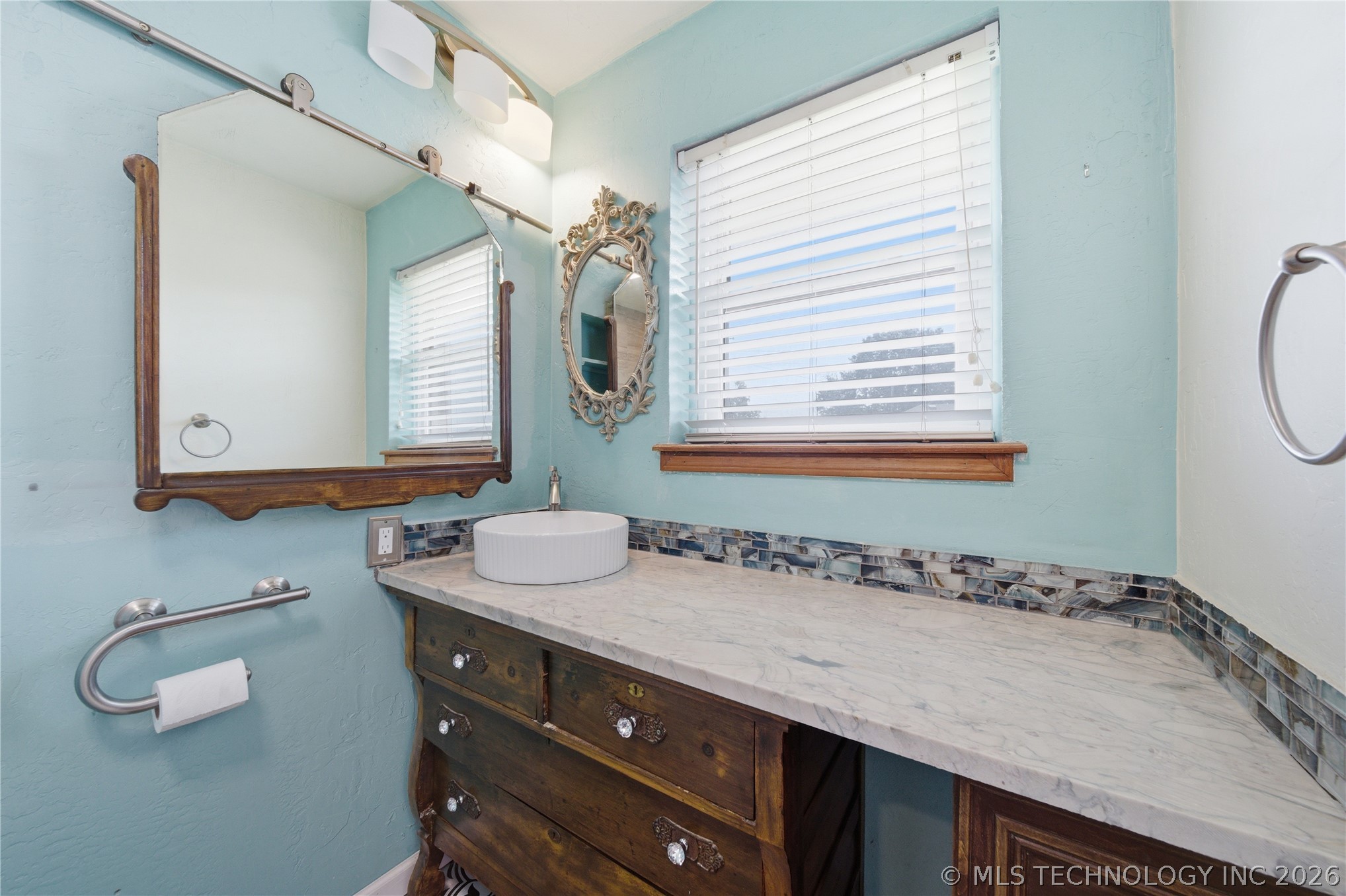 106 W Lewis Avenue