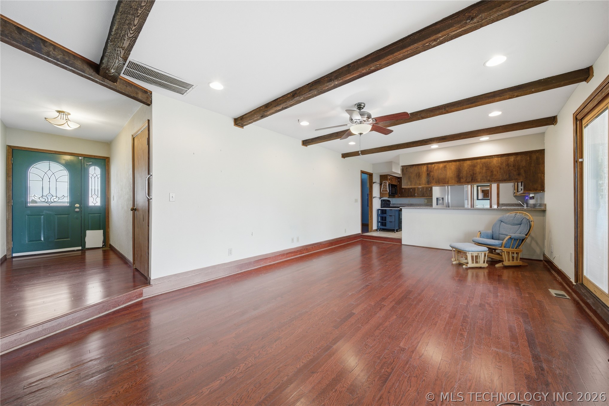 106 W Lewis Avenue