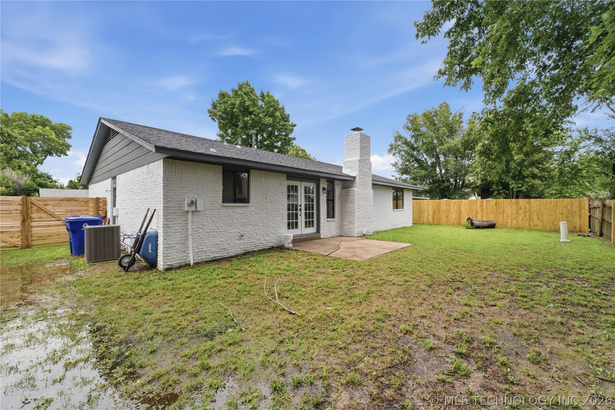 1929 W Urbana Street
