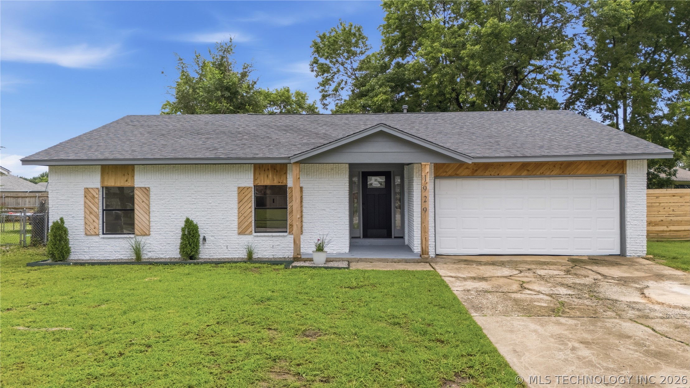 1929 W Urbana Street