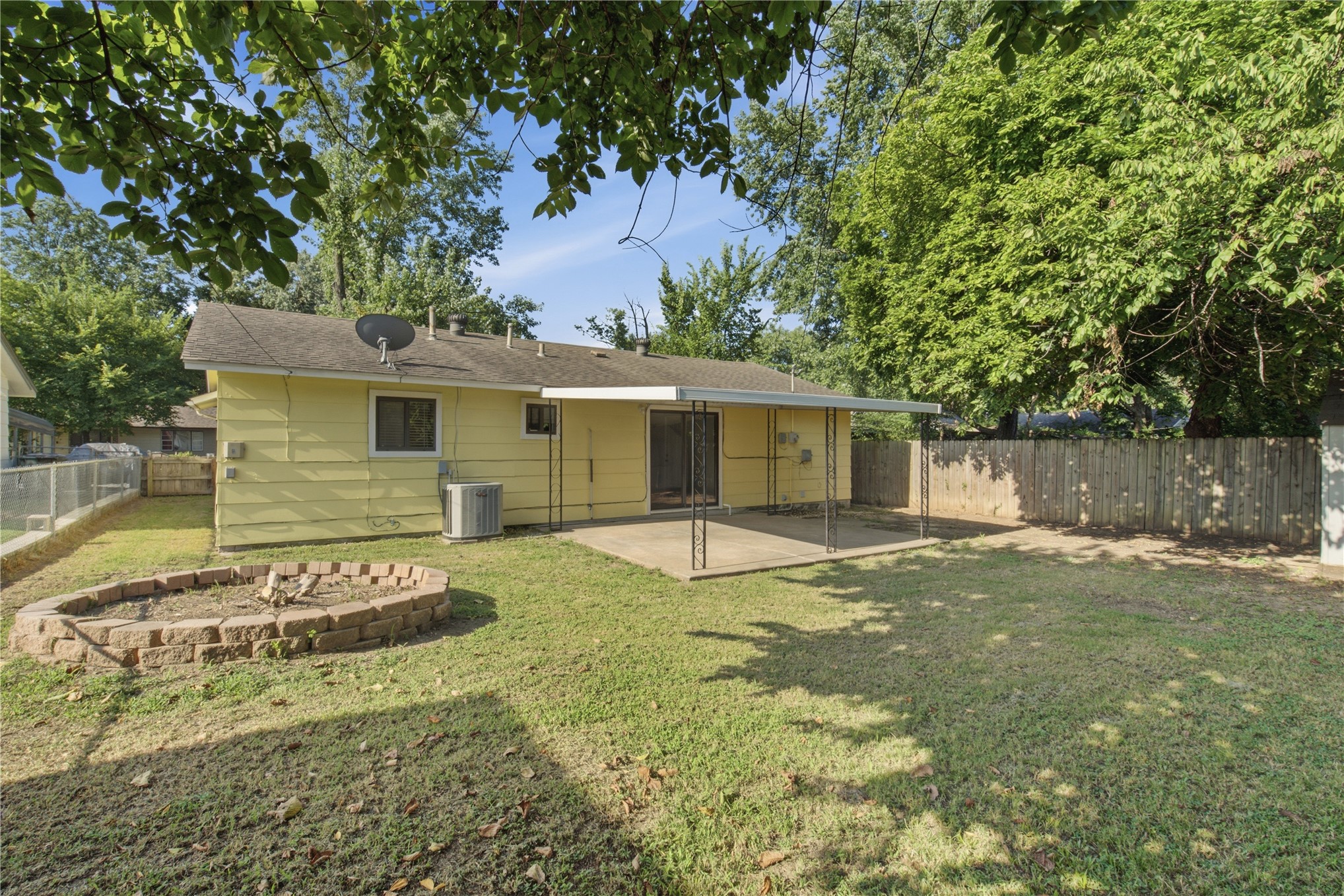 221 W Monterey Avenue