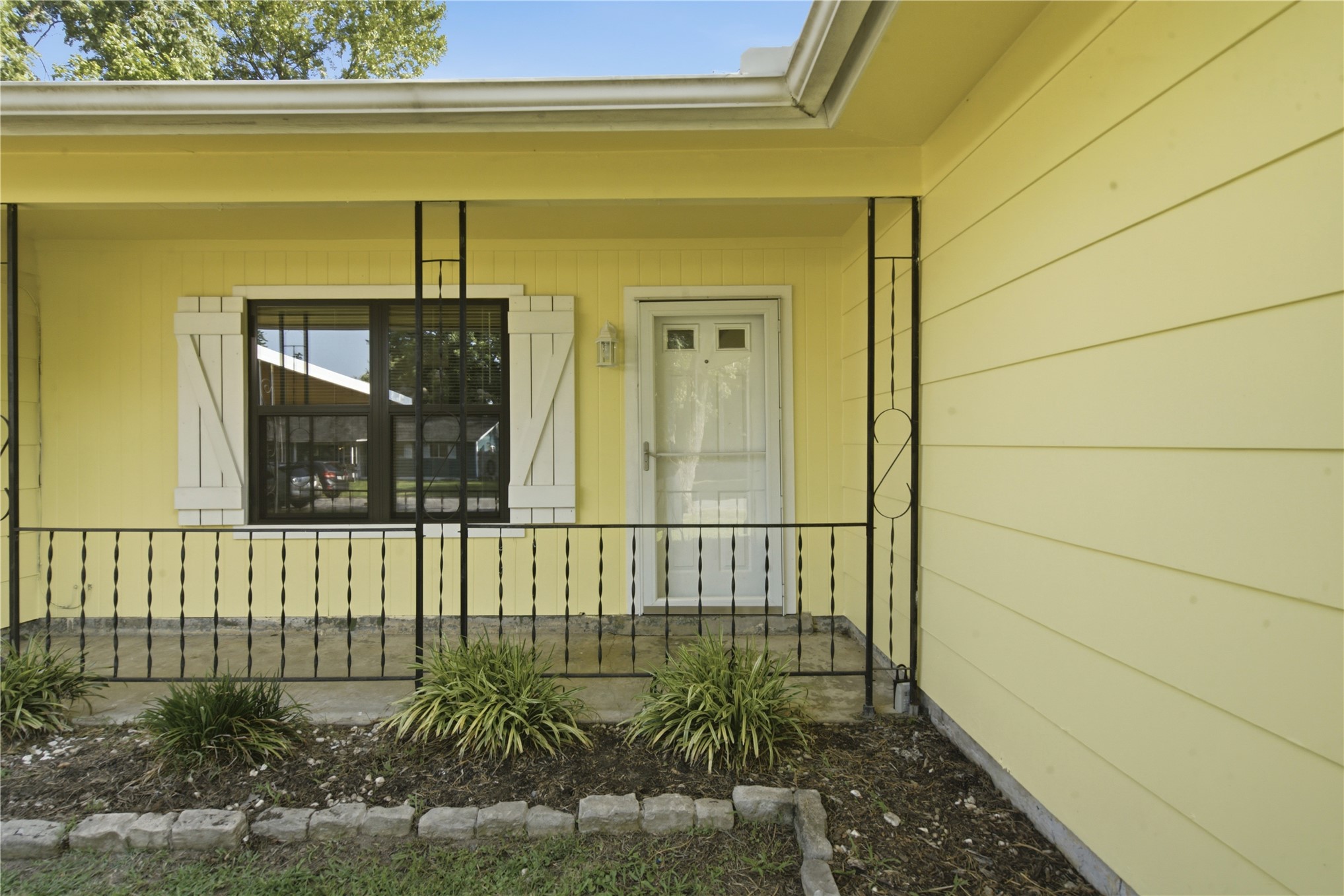 221 W Monterey Avenue