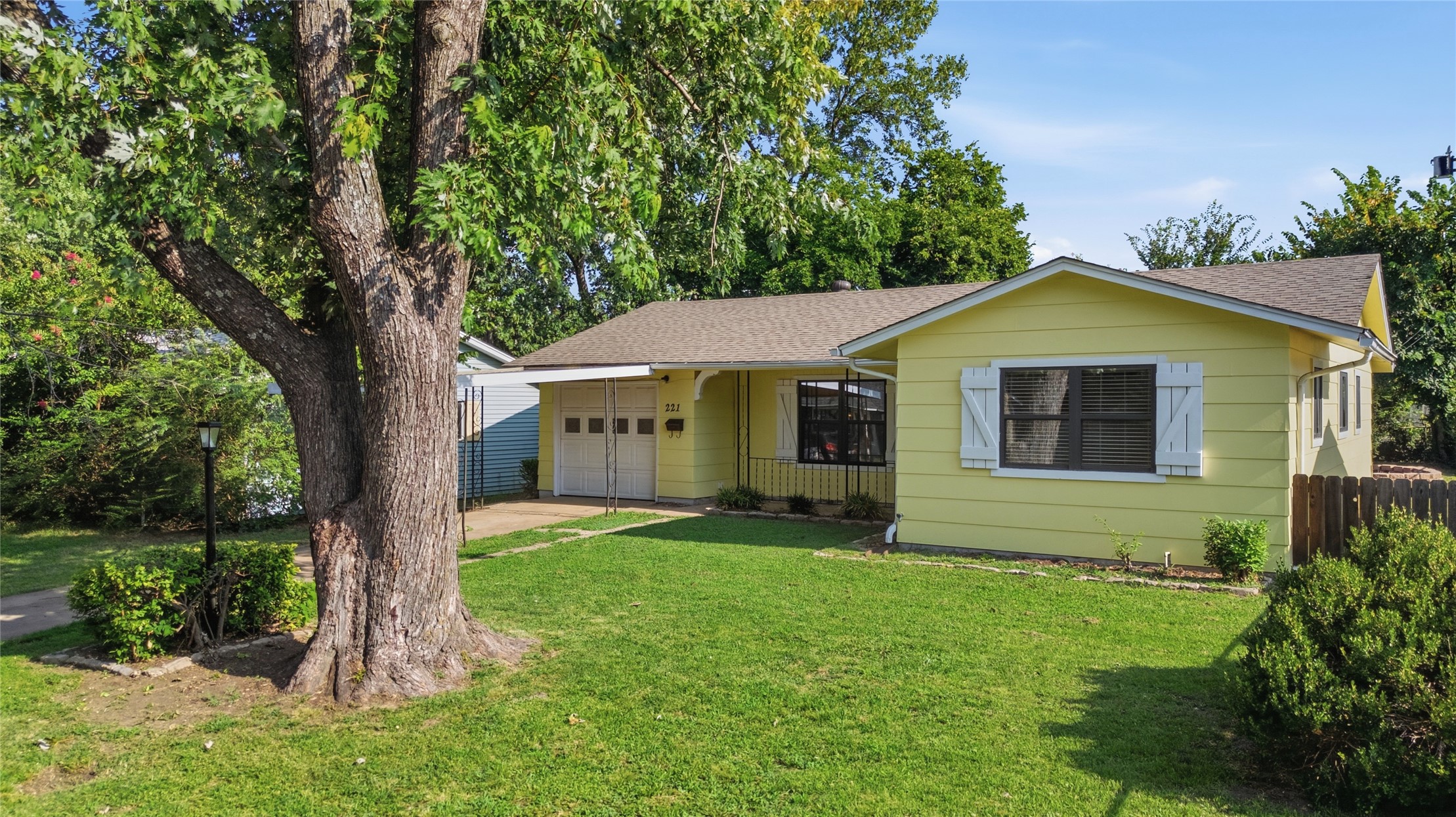 221 W Monterey Avenue
