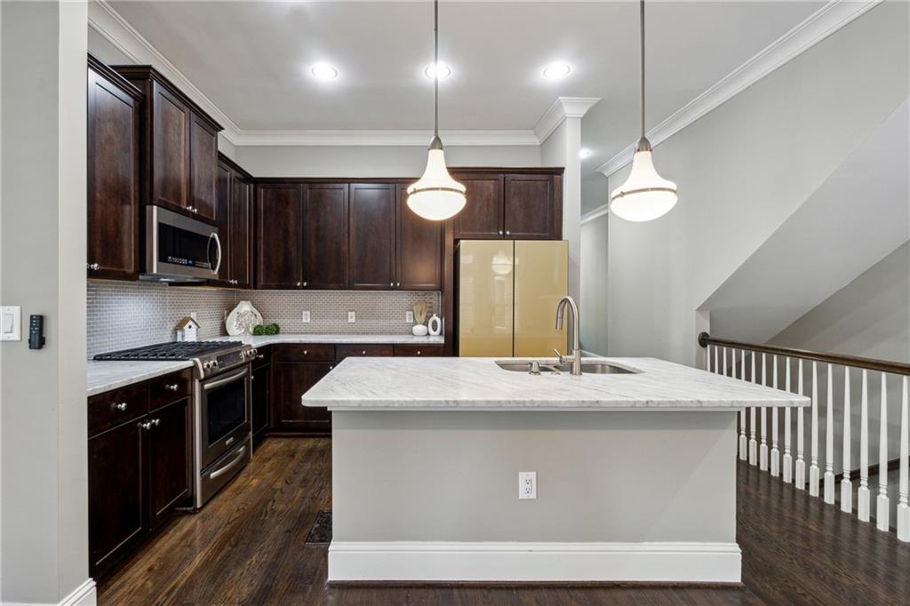 4664 Magnolia