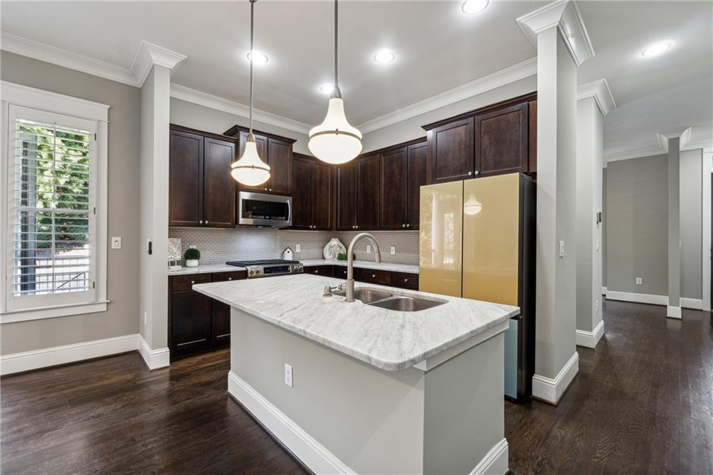 4664 Magnolia