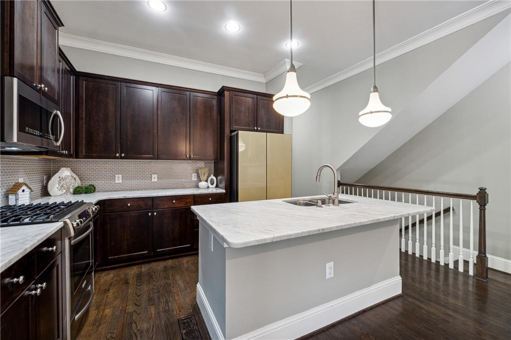 4664 Magnolia