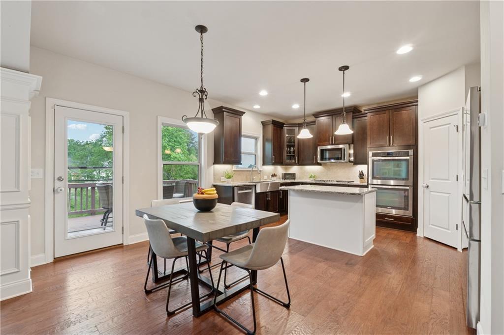 280 Lakestone Parkway