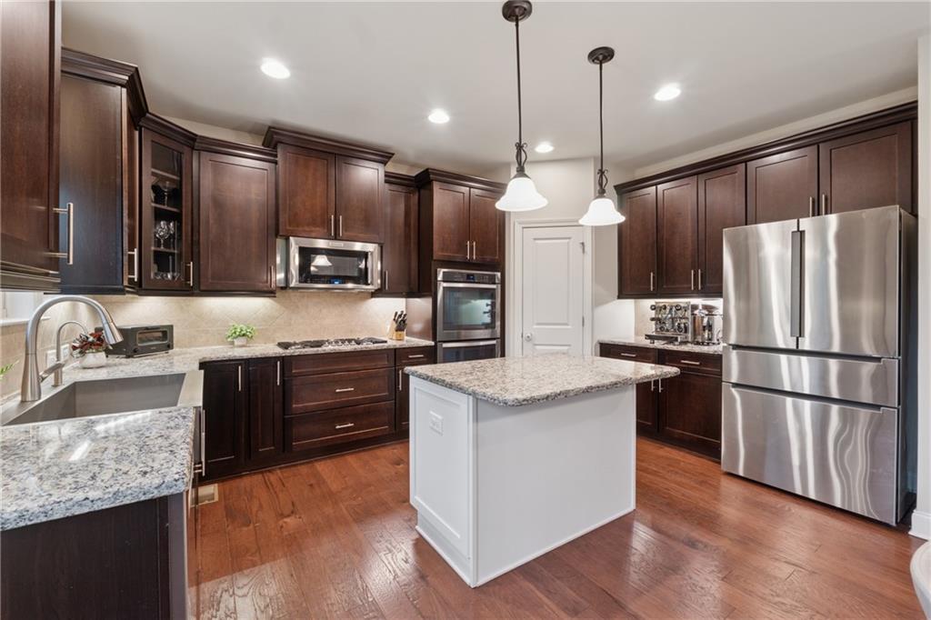 280 Lakestone Parkway