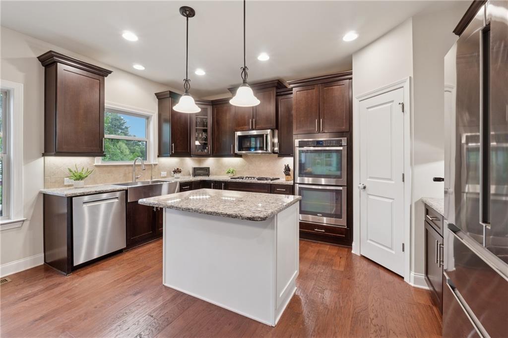 280 Lakestone Parkway
