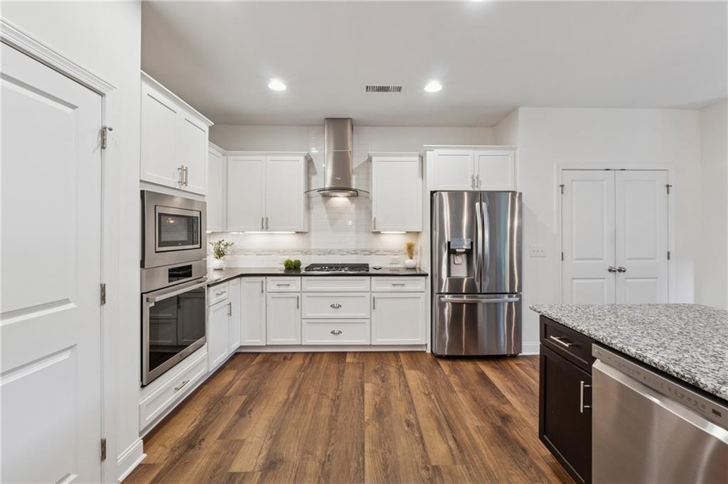 236 Lakestone Parkway