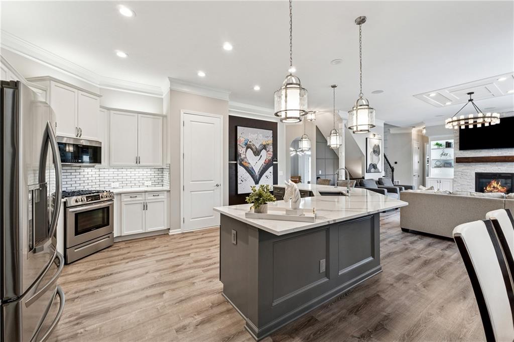 317 Lakestone Landing