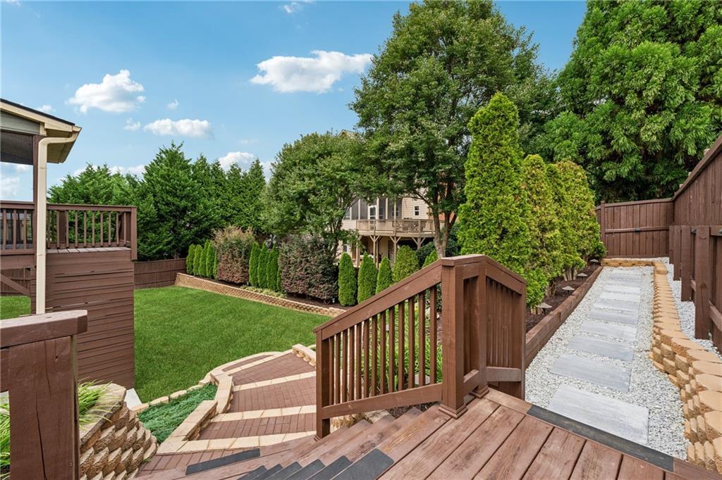 317 Lakestone Landing