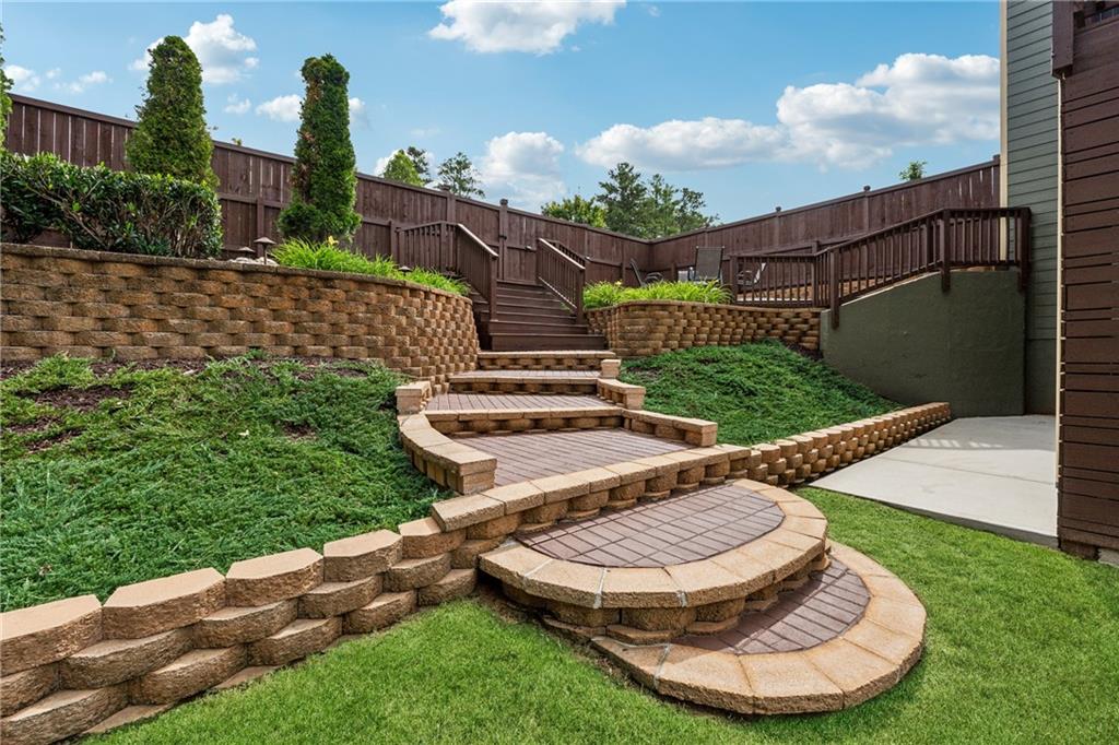 317 Lakestone Landing