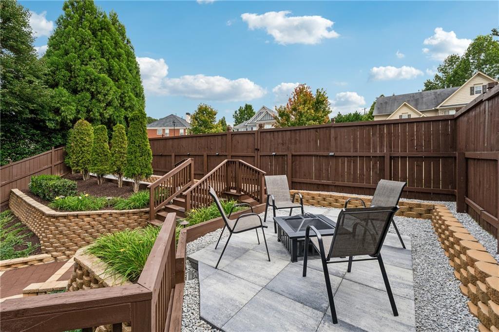 317 Lakestone Landing