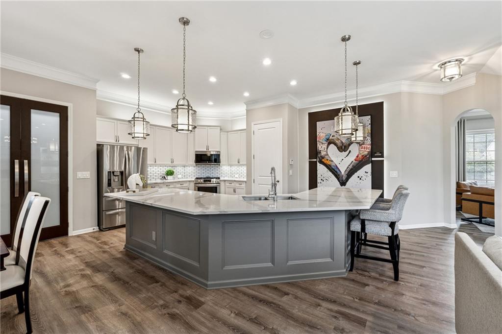 317 Lakestone Landing