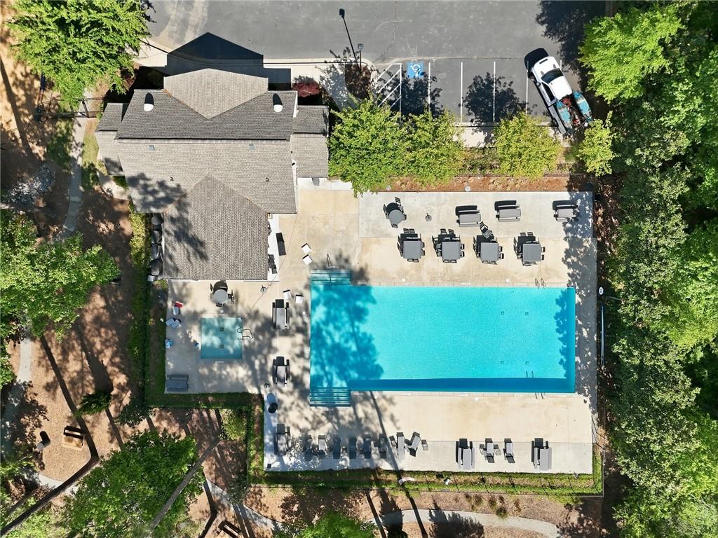 318 Lakestone Landing