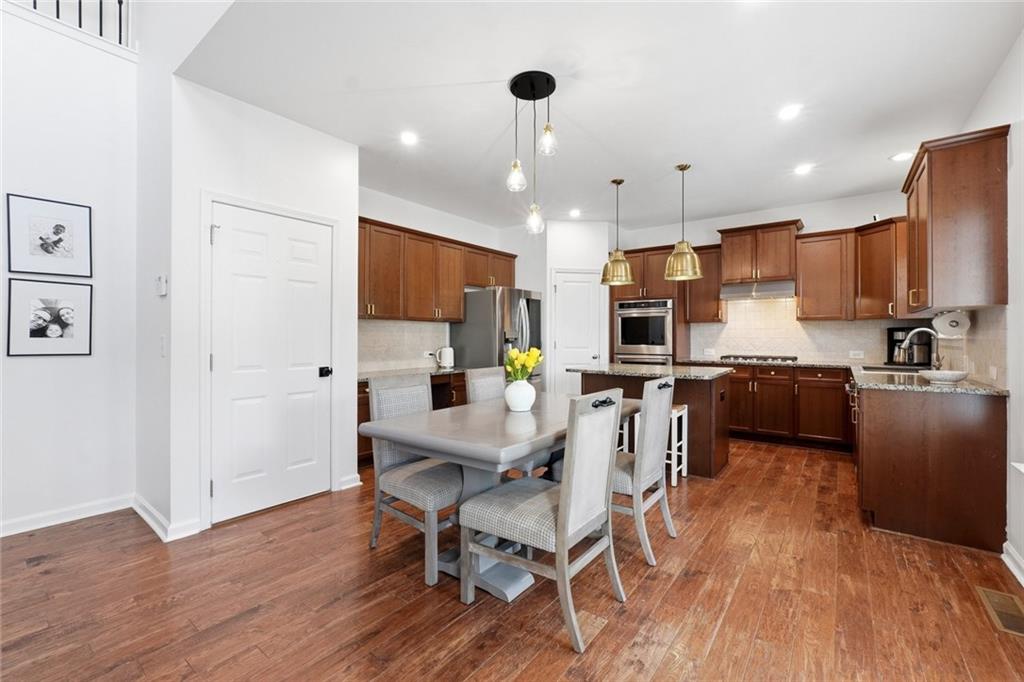 318 Lakestone Landing