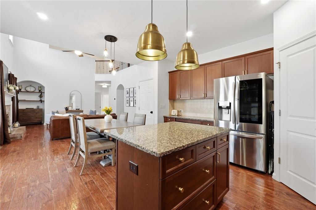 318 Lakestone Landing