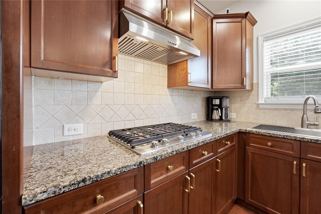 318 Lakestone Landing