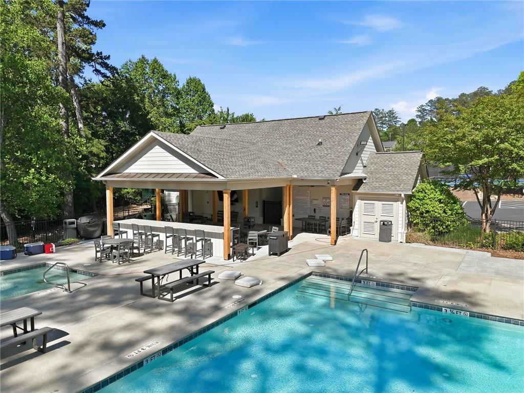 318 Lakestone Landing