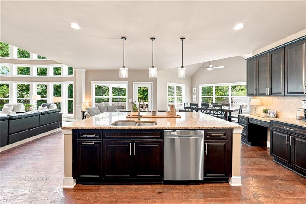 180 Lakestone Parkway