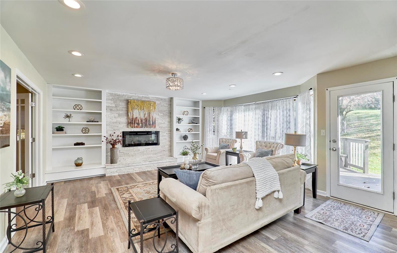11909 Autumn Lakes Drive