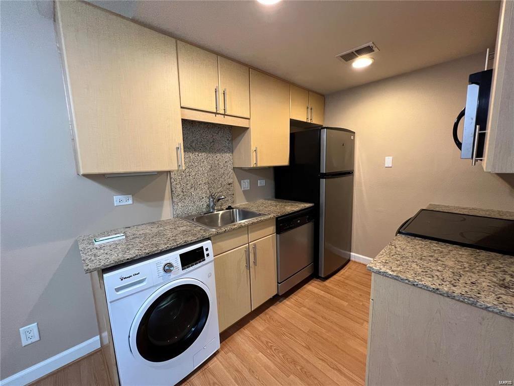 5696 Kingsbury Avenue Unit: 103