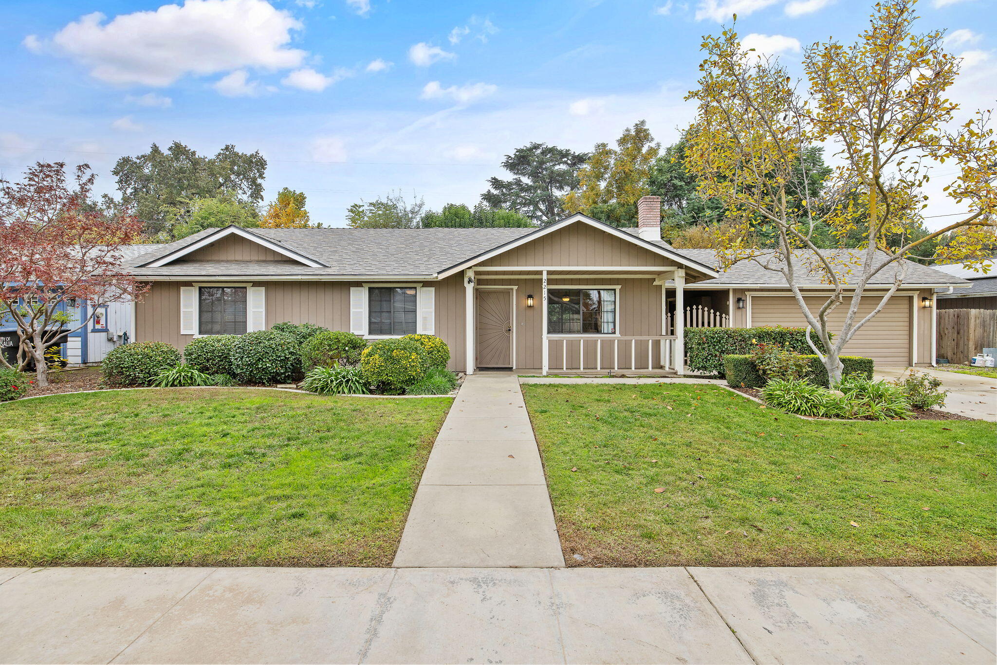 2215 E Myrtle Court