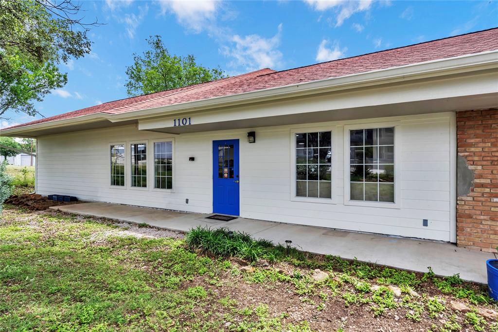 1101 Main ST