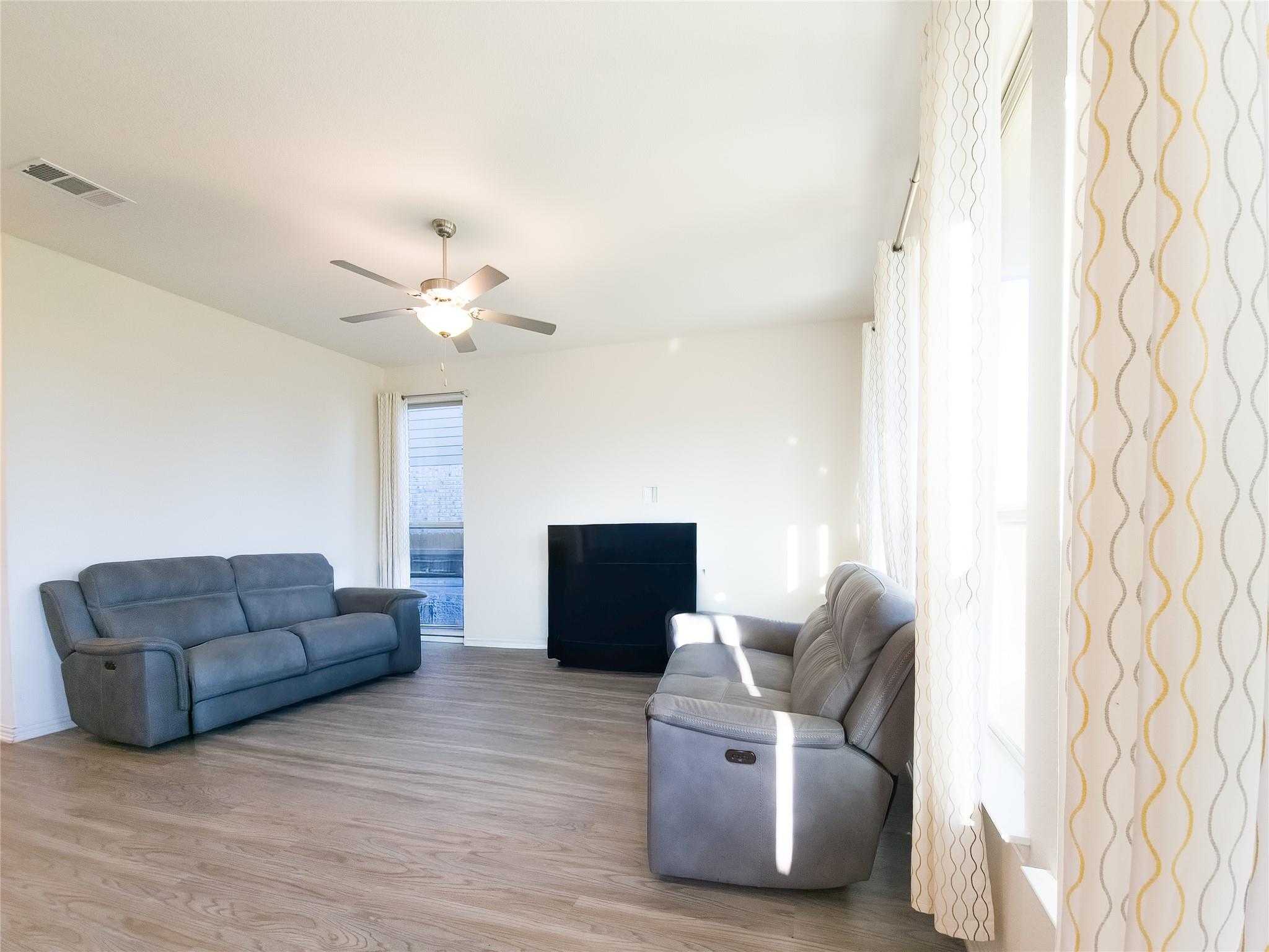 627 Pheasant Hill LN