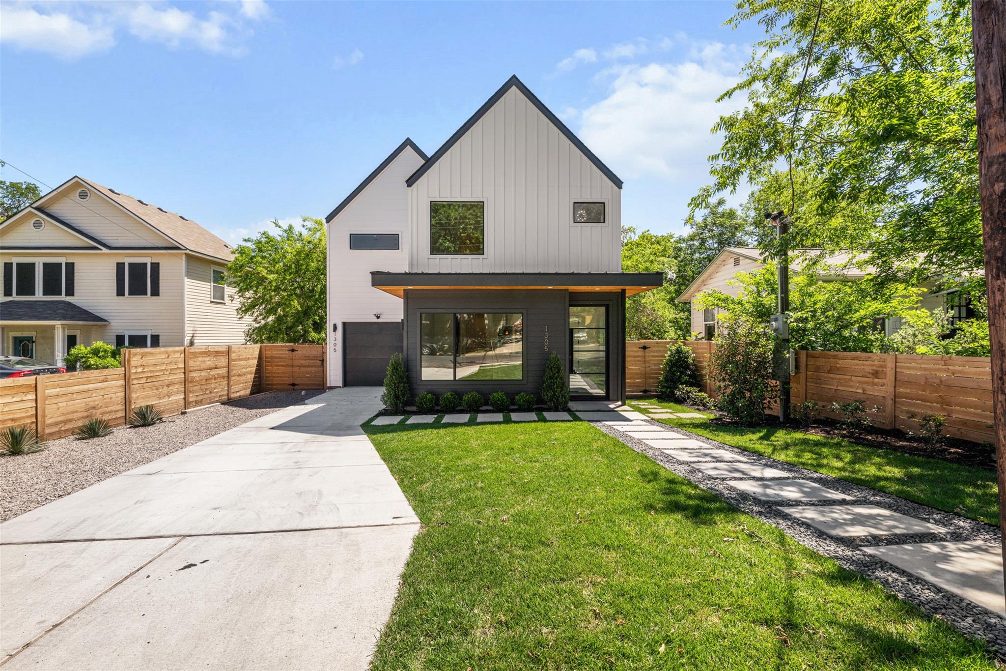 1305 Walnut Ave