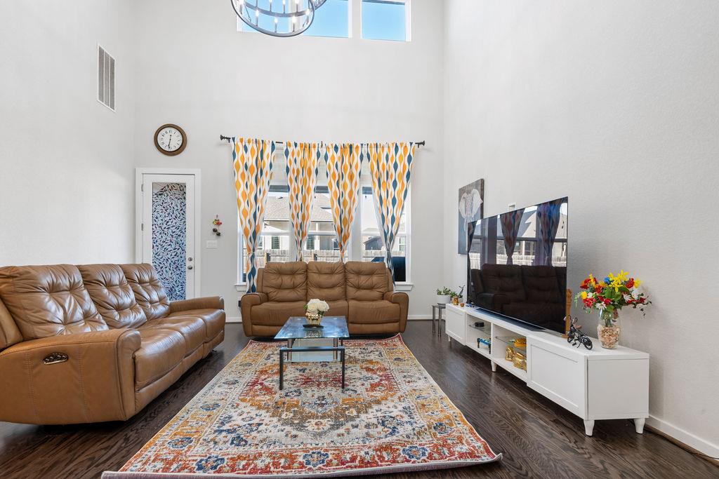 6512 Covina LN